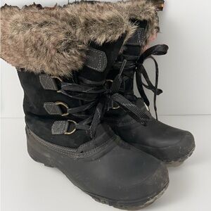 Khombu Women’s Black Fur Boots Size 10 Snow Waterproof rubber bottom